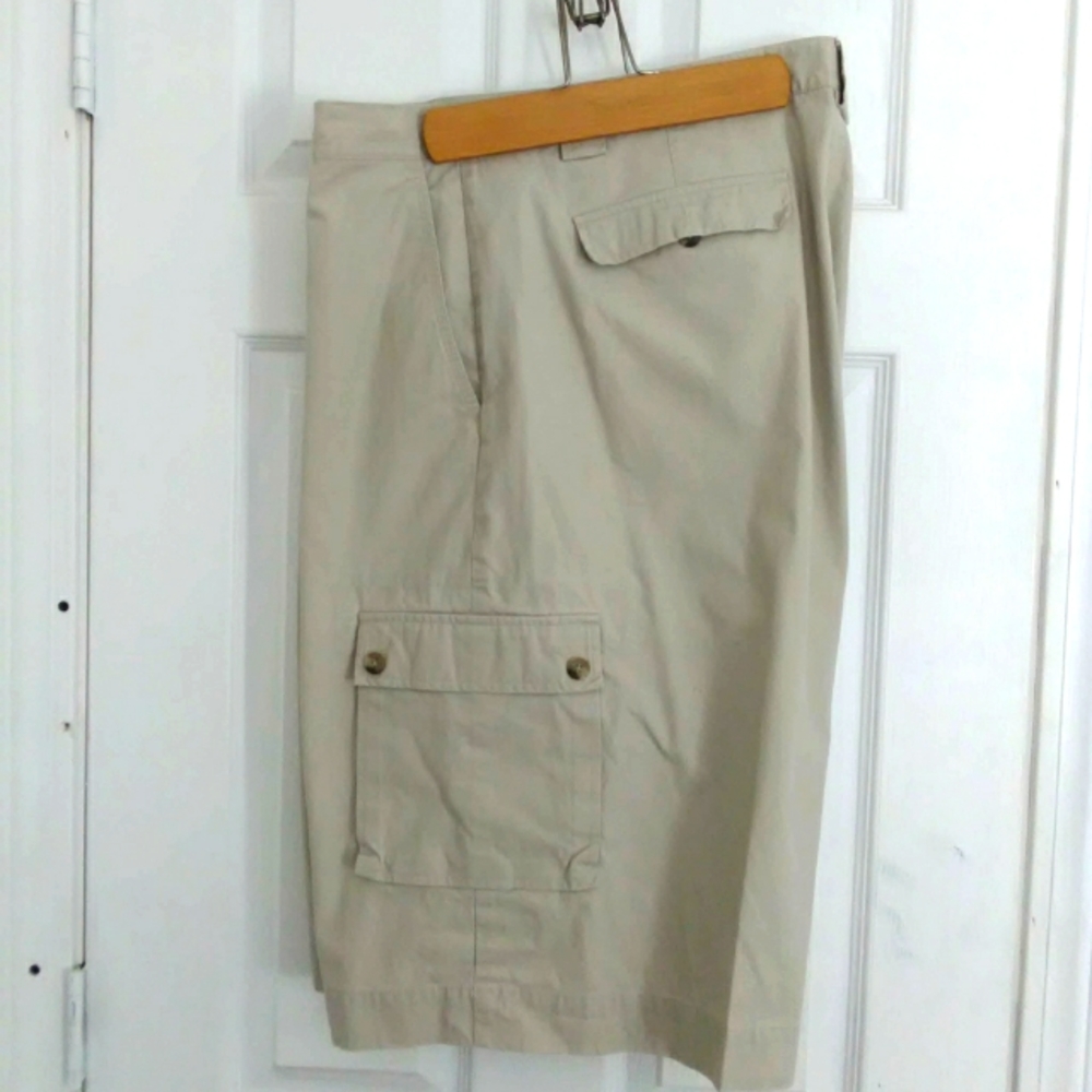 Callaway Golf Khaki Shorts Size 42